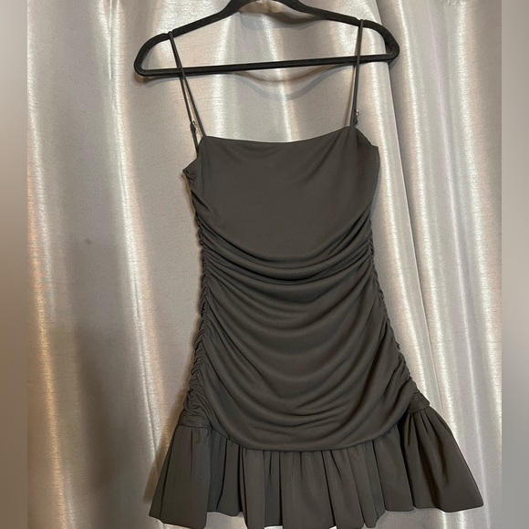 Zara Black Rushed Ruffle Dress BNWT - Picture 4 of 8